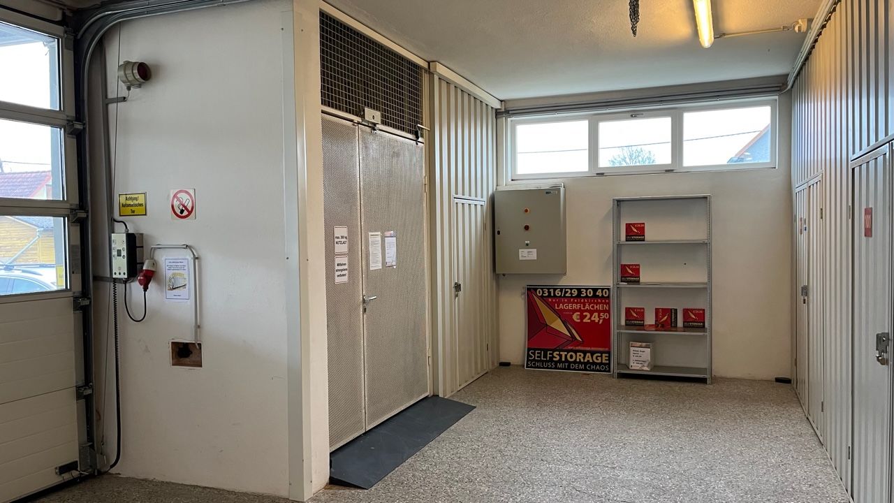 Lagerhalle mit Lift